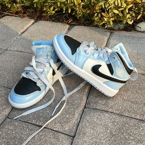 Gently used baby blue Jordan’s size 11c